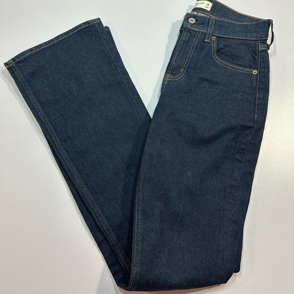 New without tag size 25L Abercrombie curve love flare/boot
